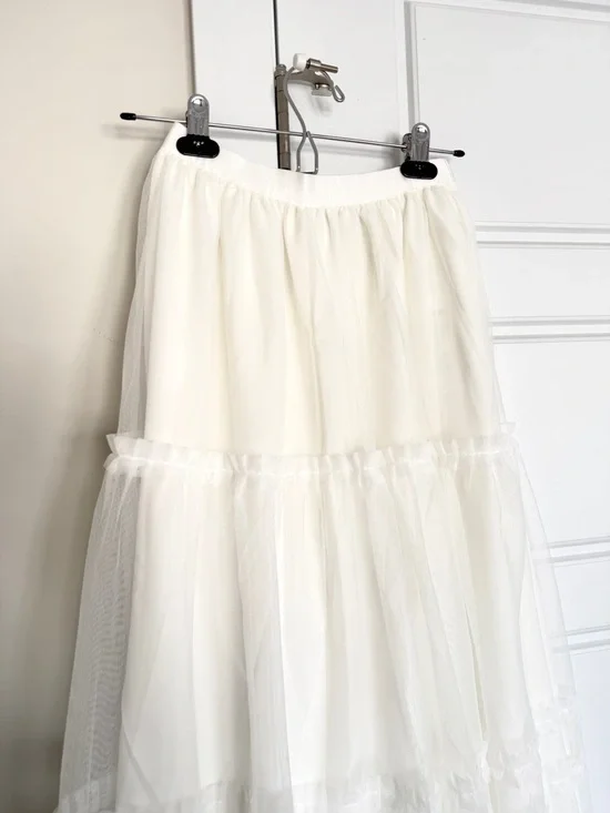 brand new Women's White Tiered Tulle Maxi Skirt - Picture 3 of 6